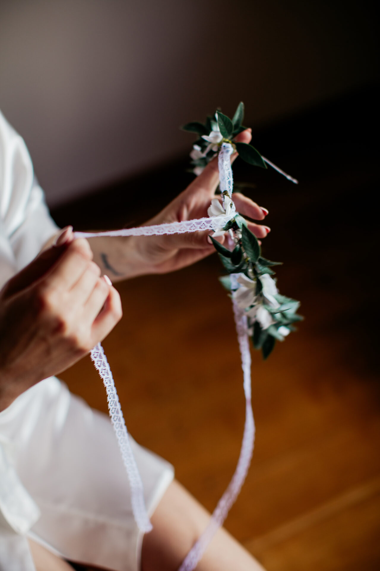 una corona de flores de la novia